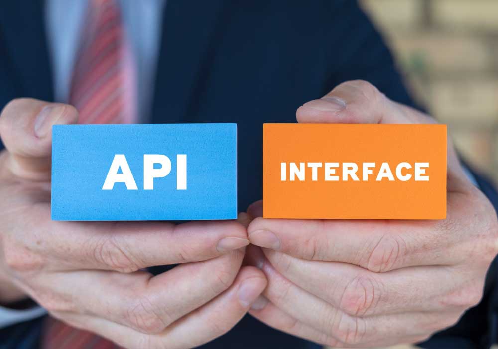 APIとインターフェースを表すイメージ画像