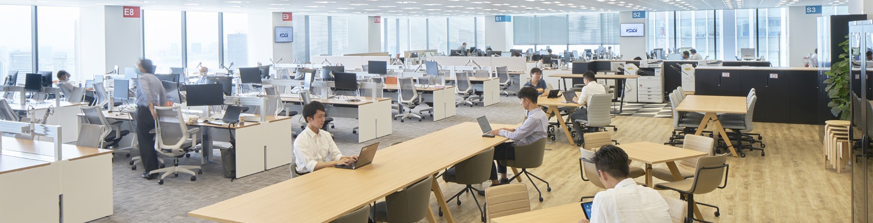 KDDIが虎ノ門オフィスで推進する、時世に合わせた多様性ある働き方