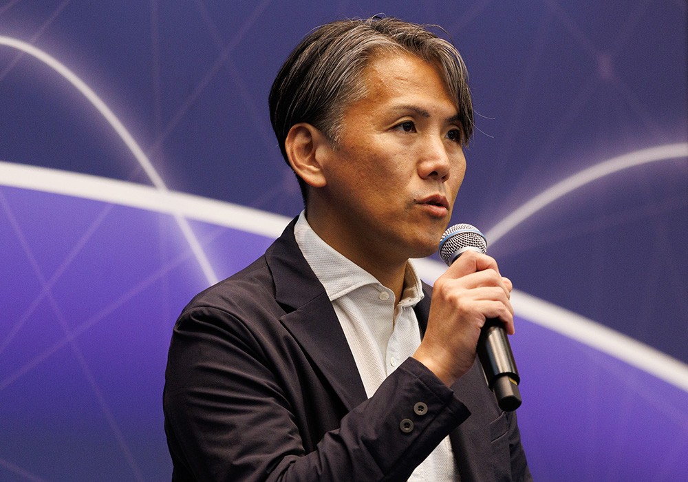 マイクをもって話す池上氏