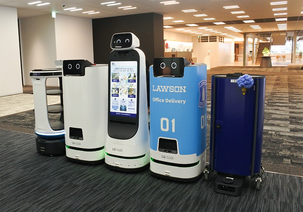 KDDI本社内で稼働するロボット