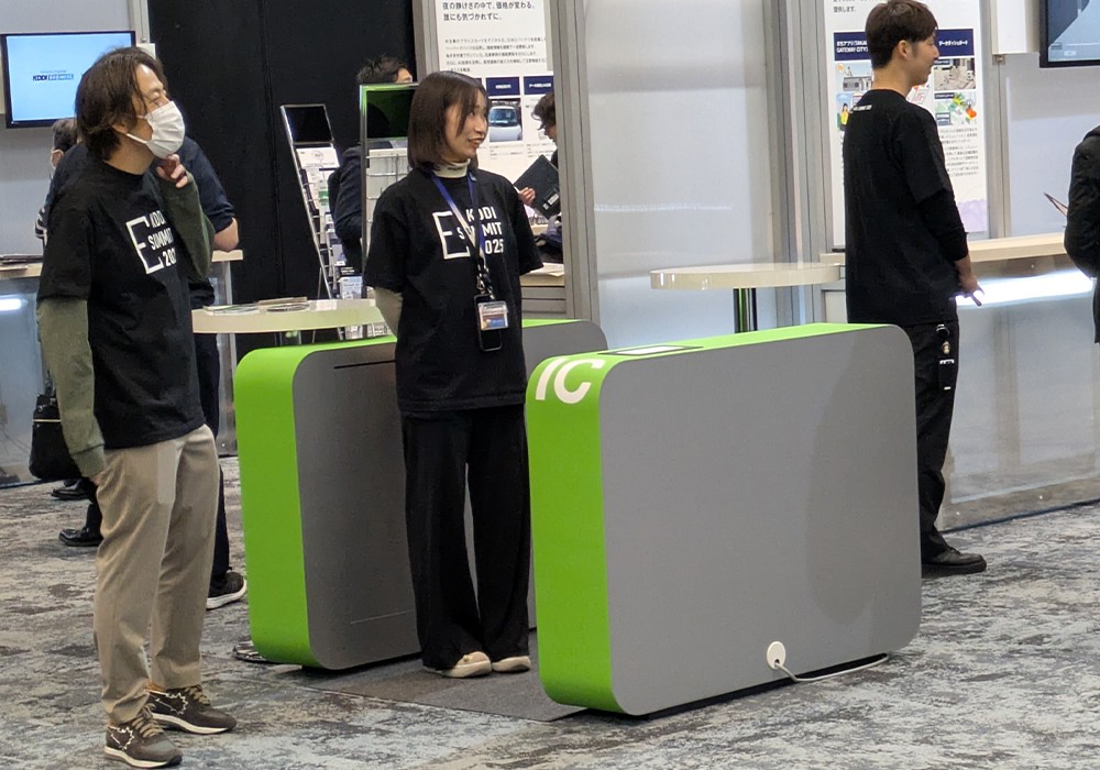 「TAKANAWA GATEWAY CITYアプリ」のデモの様子