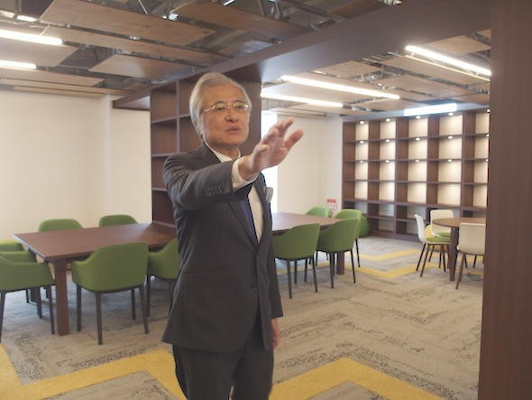 トロンフォーラム会長の坂村健氏。現在、東洋大学INIAD情報連携学部学部長。YRPユビキタスネットワーキング研究所長。東京大学名誉教授。工学博士。IEEE Life Fellow。紫綬褒章、日本学士院賞、ITU150年記念賞など受賞