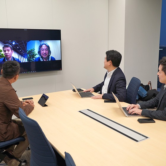 コロナ禍でのプラットフォーム移行は、ビデオ会議による打ち合わせで進められた
