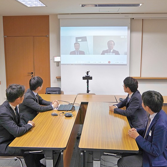 Online meeting between Showa Denko and KDDI Deutschland