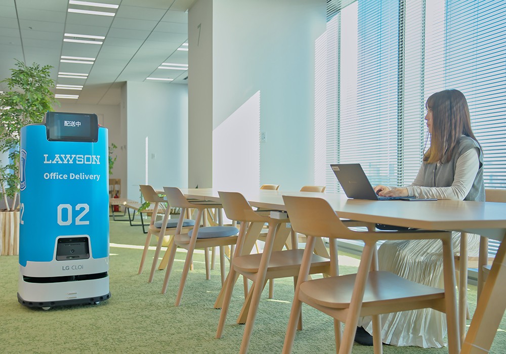 デリバリー・回遊販売をするロボットの画像。
