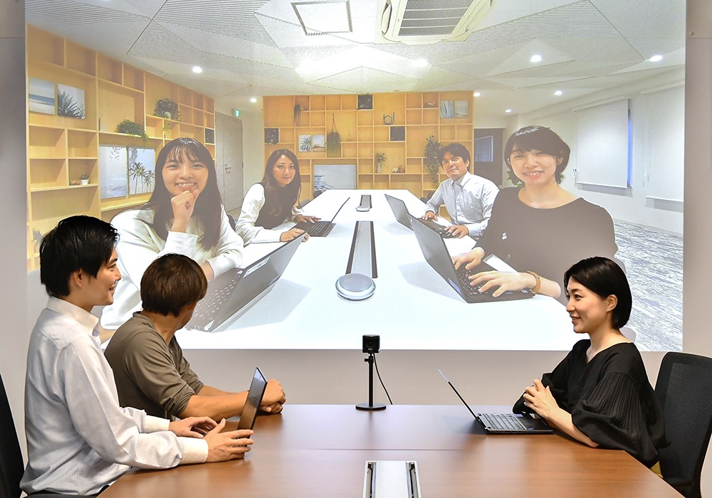 空間自在ワークプレイスサービスを使用したテレビ会議