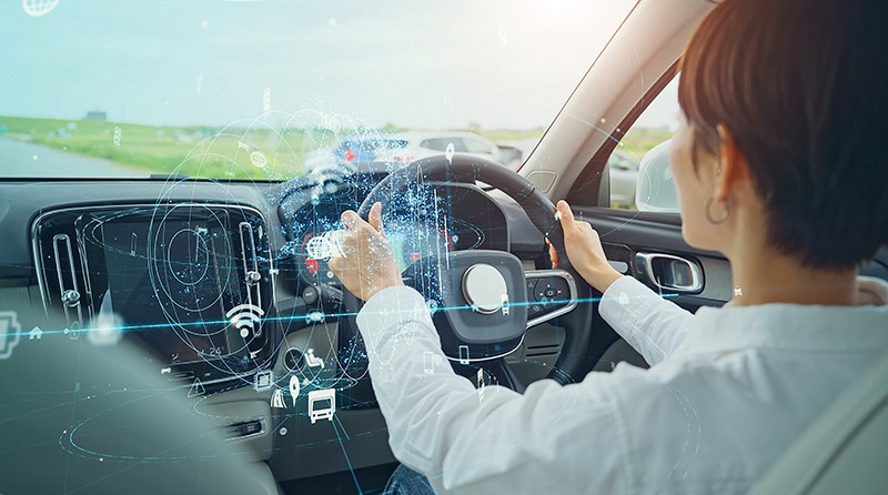 コネクティッドカーとは？機能やサービス、課題について解説