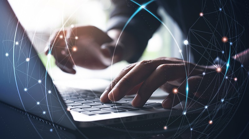 eSIM対応PCとは？対応機種や設定、導入の注意点まで解説