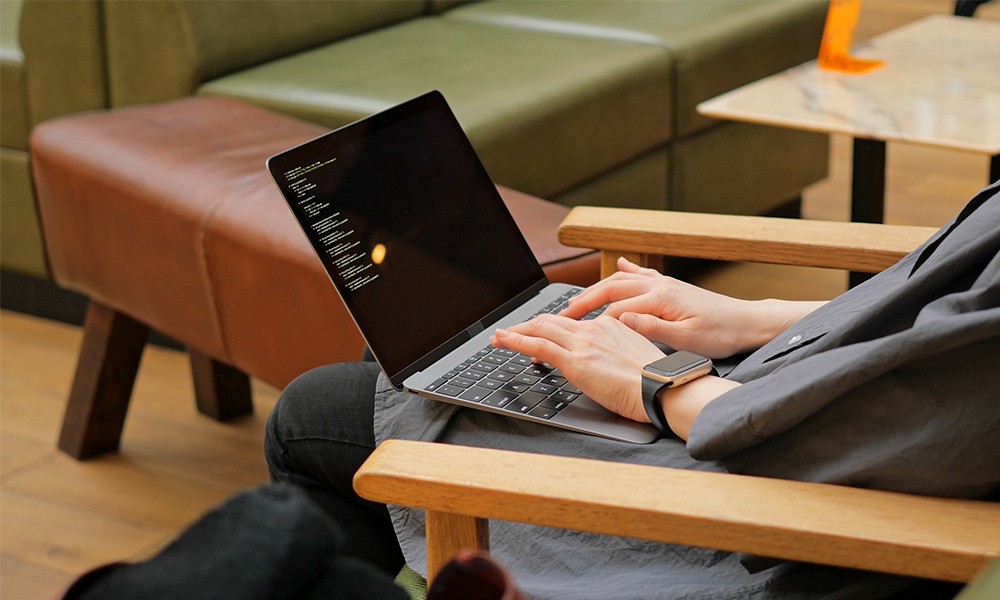 企業がリモートワークを導入するメリット・デメリットのイメージ画像