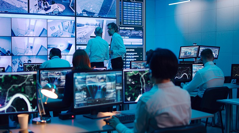 SOCとは？仕組みや必要性、CSIRTとの違いまで解説